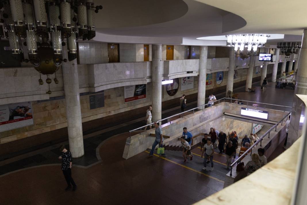 Füze saldırılarının gölgesinde yeni eğitim yılı: Ukrayna'da ilk ders zili metroda çaldı 38